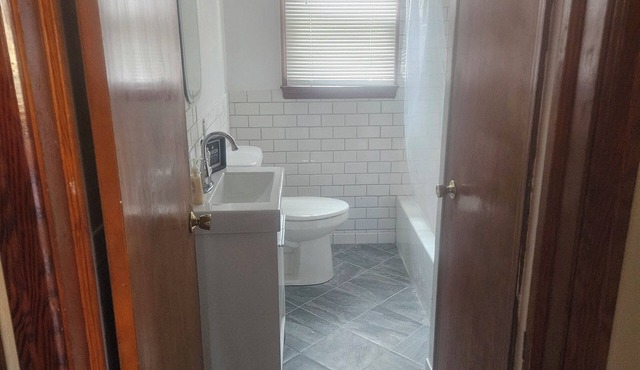 Charming 2-bedroom house in Frankfort with AC