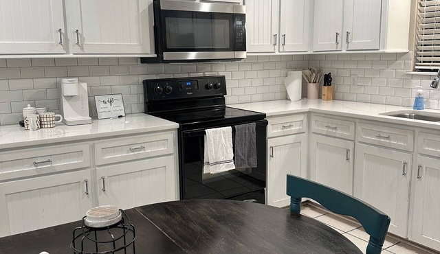 Charming 2-bedroom house in Petal with WiFi and AC