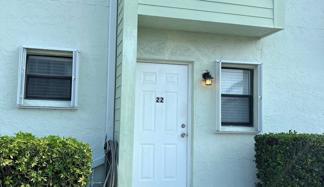 Charming 2-bedroom townhome with AC, WiFi in lovely Jensen Beach