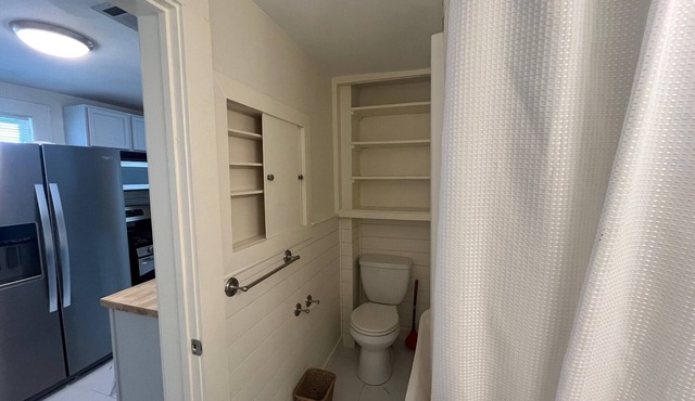 Charming 2-bedroom house in awesome New Orleans with WiFi, AC