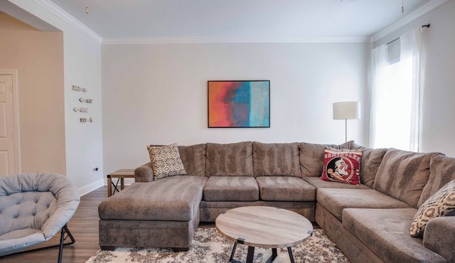 Charming 2-bedroom condo in wonderful Tallahassee steps away from the FSU campus