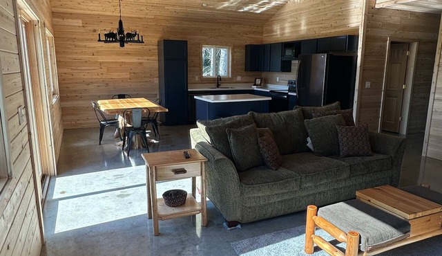 Charming 3-bedroom house with AC and WiFi in Pickford