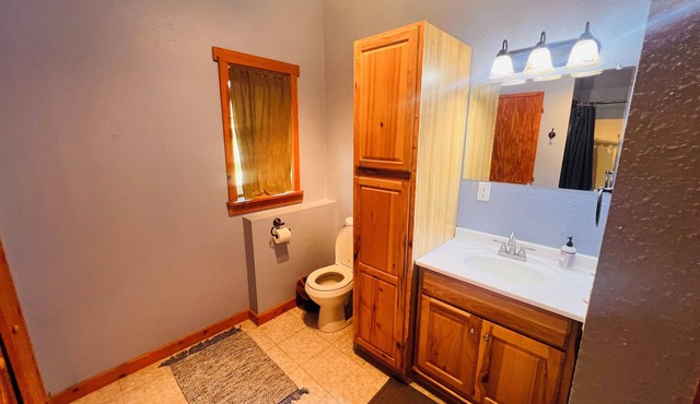 Charming 3-bedroom House with WiFi in Serene Nemo