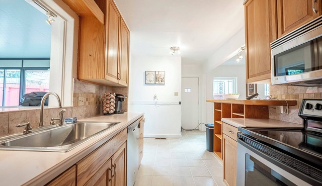 Charming 3-bedroom house Albuquerque with game room and back yard