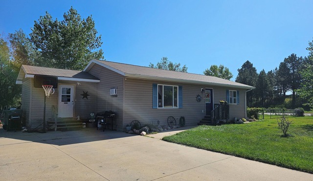 Charming 4-bedroom Sturgis Rally rental ideally located near downtown Sturgis