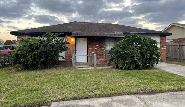 Charming 4-bedroom house with WiFi and AC in Bridge City
