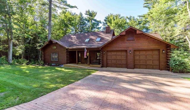 Charming 7-bedroom lodge with AC, WiFi in awesome Lake Delton Wisconsin Dells