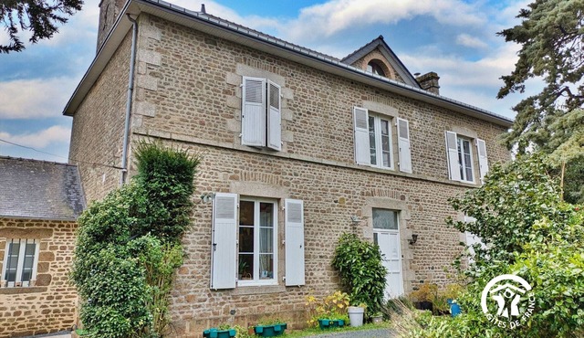 Charming B&B in Historic Niort la Fontaine - Peaceful Stay with Scenic Hikes Nearby