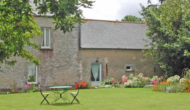 Charming Cottage with Garden, Woodland Trails, and Modern Amenities in Countryside Normandy