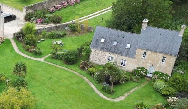 Charming cottage with garden, pets allowed, parking and WiFi