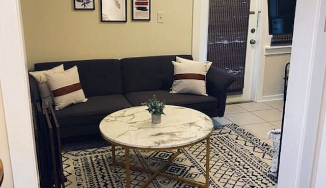Charming Downtown Hideaway Near Nights of Lights with Parking