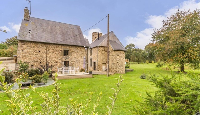 Charming forest-side lodge with terrace and large garden