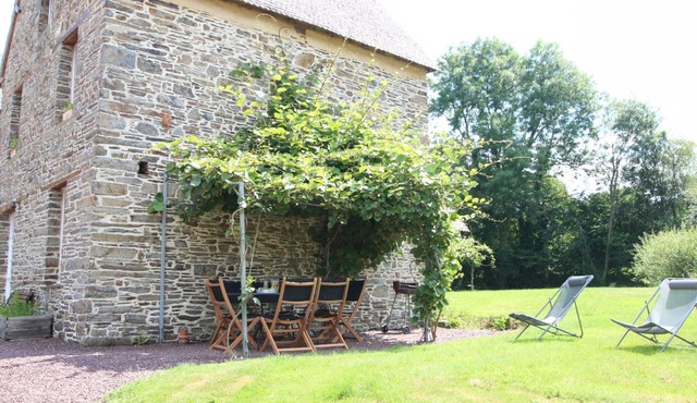 Charming House in St Ébremond, Nature and Comfort