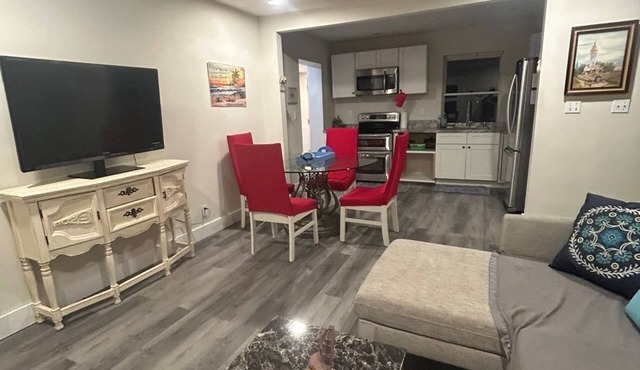 Charming Island Cottage - Pet Friendly