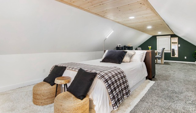 Charming Loft Studio near John Deere & Vibrant Arena!