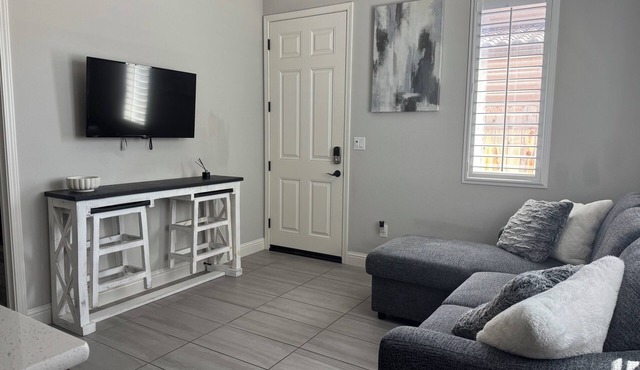 Charming Modern Private In-Law Suite in Clovis – Separate Entrance