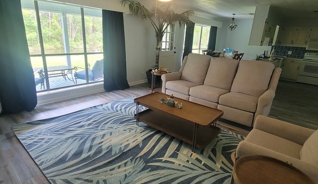 Charming Waterfront 3-bedroom home, 5 minutes from OWA! 15 min to Beach!