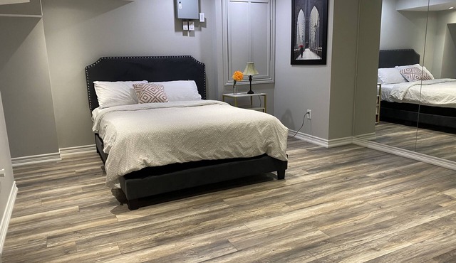 Cheerful home Brampton/Toronto in Brampton