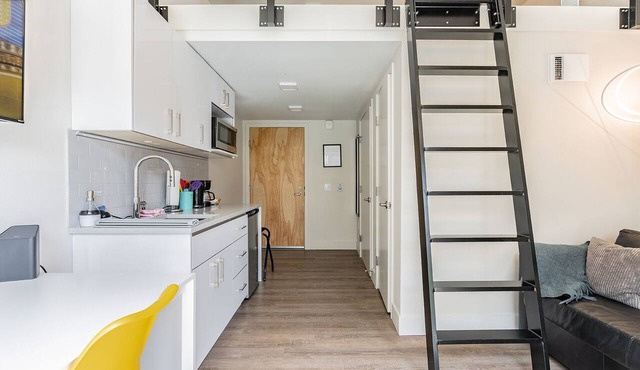 Cityscape KING BED on Broadway Modern Loft