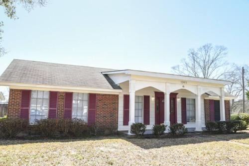 Classic Colonial Home near Main Street