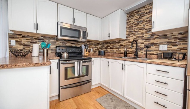 Clean, renovated, modern 2 bedroom house in Pembroke