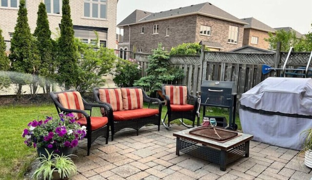 Clean, spacious, poolside entire lower level aptnn