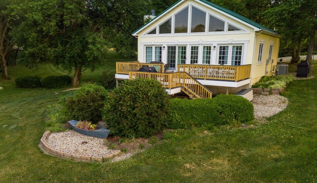 Clinton Lake Vacation Rentals.Charlie’s Lakeside Cottage! Beautiful lake views!