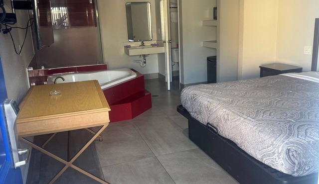 CLOVER MOTEL