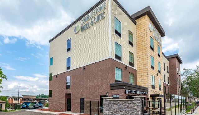 Cobblestone Hotel & Suites Hartford