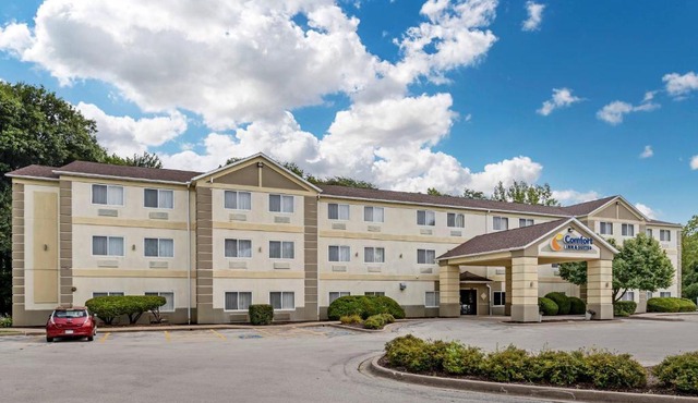 Comfort Inn & Suites East Moline near I-80
