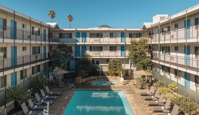 Comfortable 1BR Suite | Kitchen | Outdoor Pool | Free Parking | BBQ Area