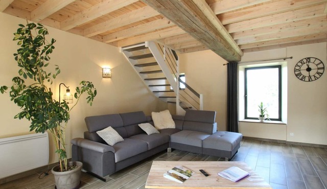 Comfortable Duplex near Granville with Private Terrace and Parking
