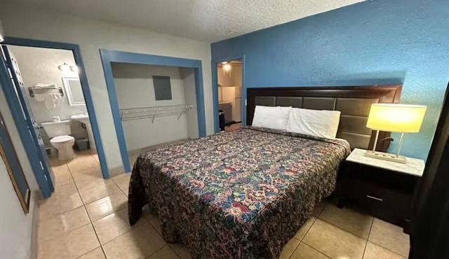 Comfortable Private Queen Room w/Propane BBQ Near Major Merritt Island Spots