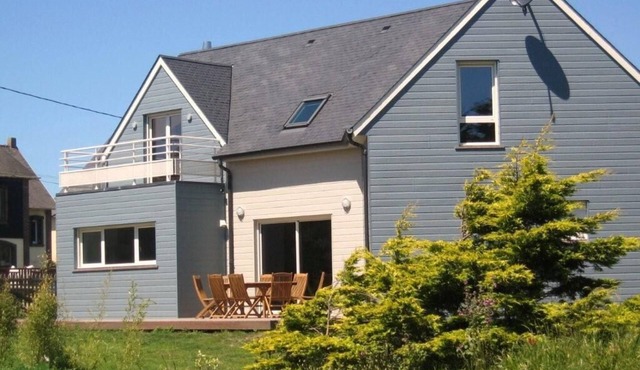 Comfortable Wooden House – Denneville - 50m from the beach - Sleeps 10
