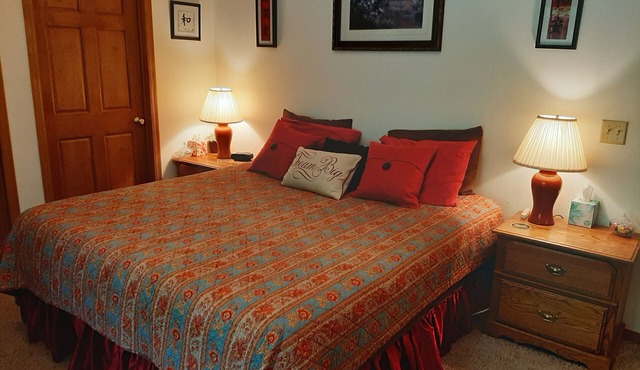 Comfy, Quiet & Cozy Eau Claire, WI, USA