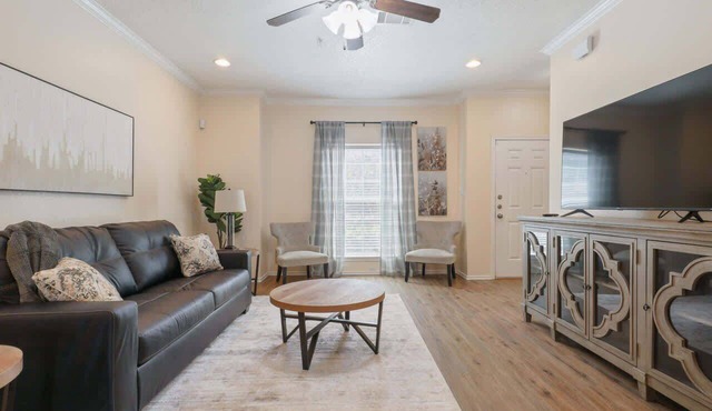 Convenient Condo - 2BR 2 BA - Walk to Tech