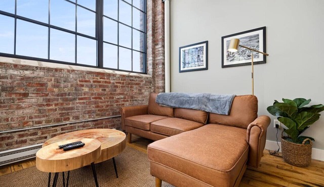 Cooperage 214 | Mid-century 1BD Loft | Peoria