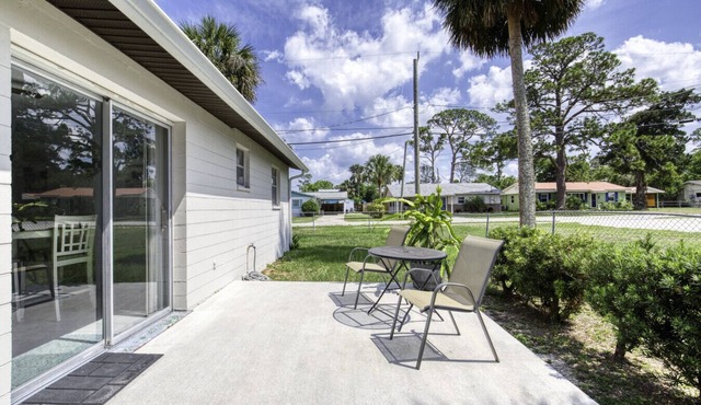 Coquina Cabana with fenced yard and adorable decor