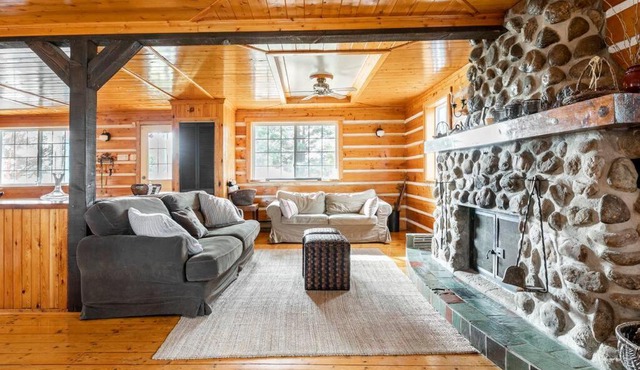 Country cottage on the banks of the Red River
