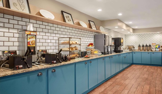 Country Inn & Suites by Radisson, Ames, IA