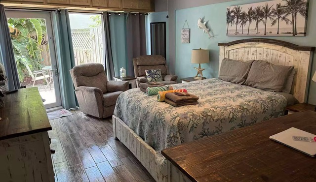 Couples Den ~ Ocean Front Complex ~ Pool Open