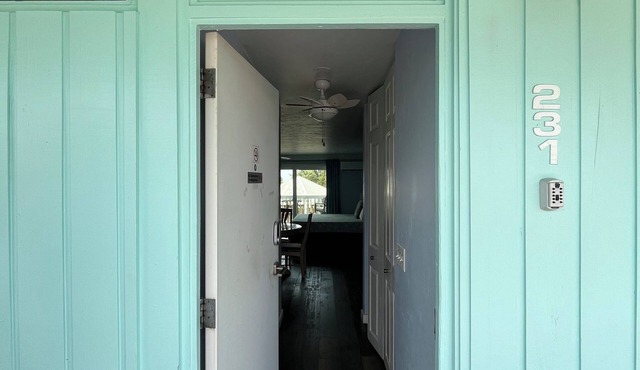 Cozy 1-bedroom 231 condo in charming Cedar Key with WiFi, AC