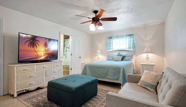 Cozy 2-bedroom apartment in centrally located Deltona. SLEEPS 7 PEOPLE!