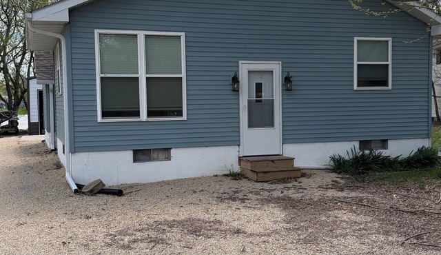 Cozy 2 Bedroom River Front House