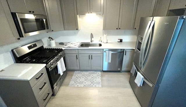 Cozy 3 BR/2 BA Downtown Winter Garden Cottage property.