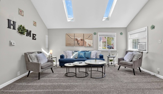 Cozy 3BR w/Yard Dog Friendly Ensuite