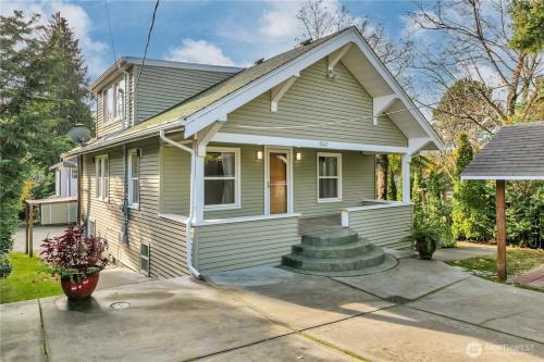 Cozy 4BR House Perfect for Families in West Seattle