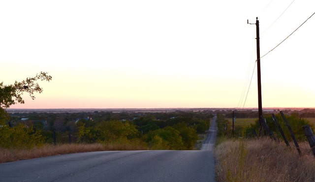 Cozy and peaceful small town guesthouse in quiet neighborhood close to Denton!
