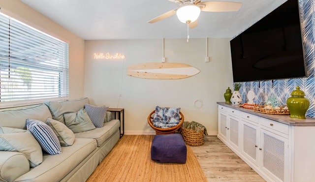 Cozy beach house - 5 min walk to the beach - Pet-Friendly!