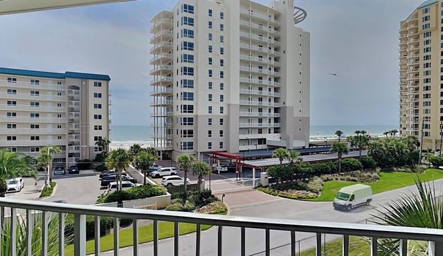Cozy Coastal Condo with Delightful Upgrades – Quick Walk to the Sand